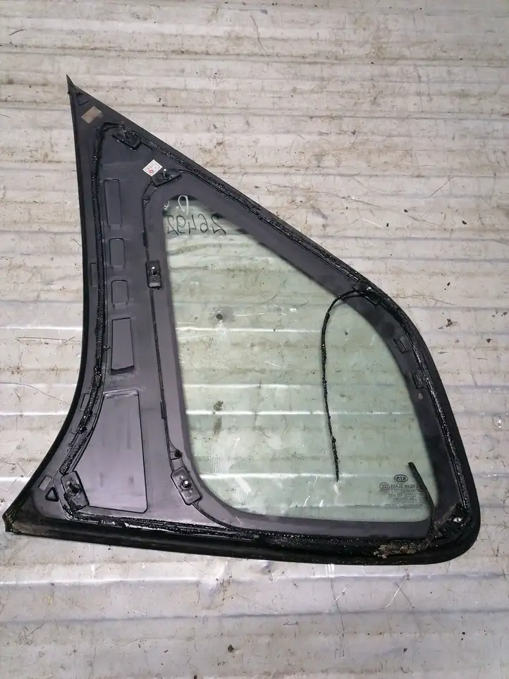 Kia Carens II (2006 - 2012) E443R000083 Заднее боковое стекло — фото 3