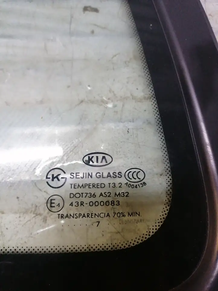 Kia Carens II (2006 - 2012) E443R000083 Заднее боковое стекло — фото 2