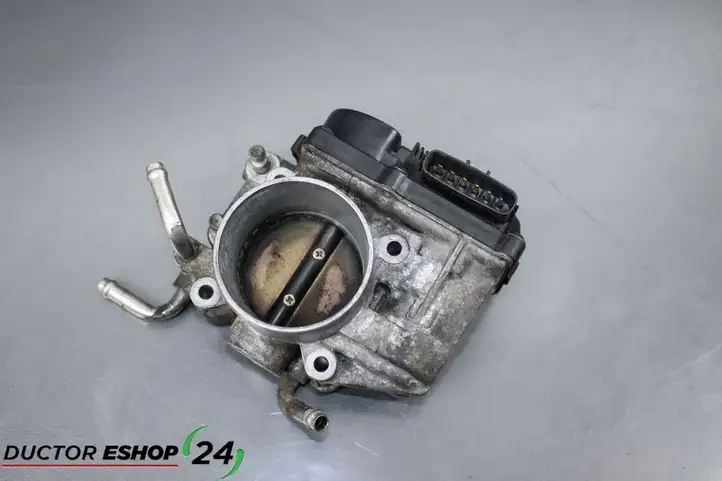 Toyota Avensis T250 (2006 - 2009) 2203028020 Дроссельная заслонка — фото 1