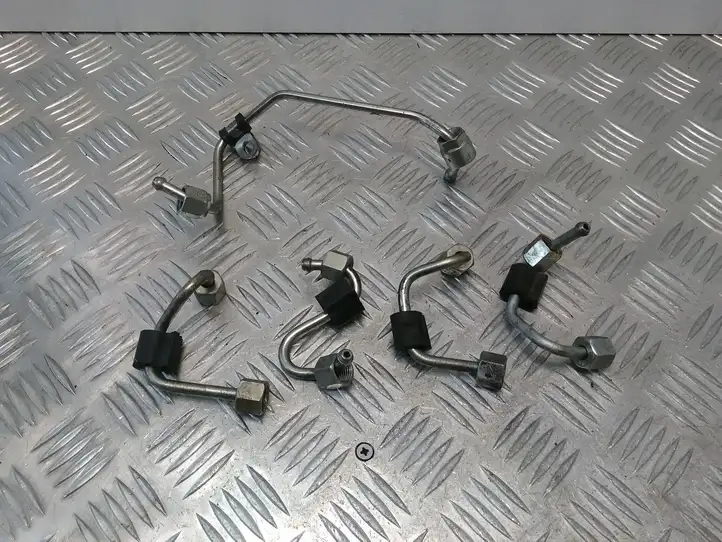 Volkswagen PASSAT B8 (2015 - ) Трубка подачи топлива в форсунки — фото 1
