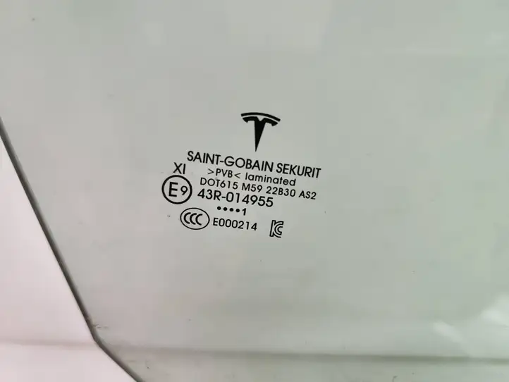 Tesla Model 3 (2017 - 2023) 43R014955 Стекло передней двери — фото 4