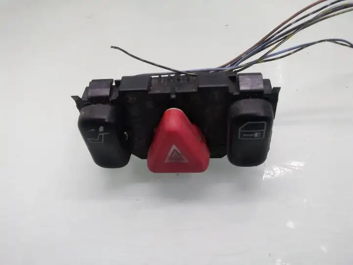 Mercedes-Benz E W210 (1995 - 2002) 2088200310 Включатель аварийных фонарей — фото 1