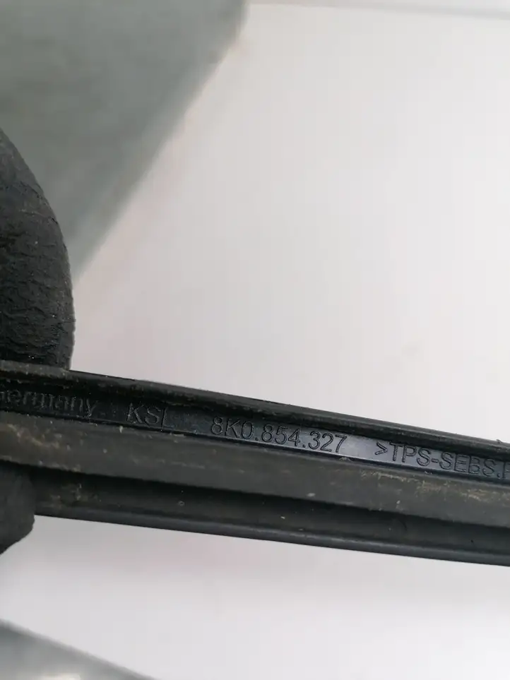 Audi A4 S4 B8 8K (2007 - 2011) 8K0854327 Накладка стоек лобового стекла — фото 3