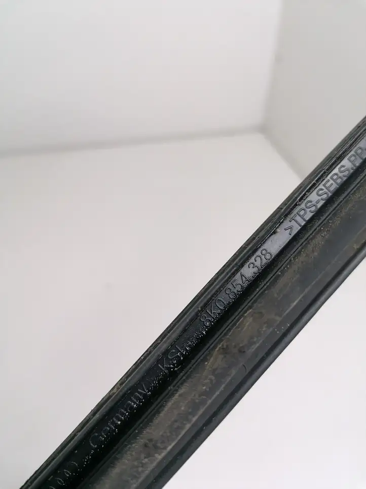 Audi A4 S4 B8 8K (2007 - 2011) 8K0854328 Накладка стоек лобового стекла — фото 3