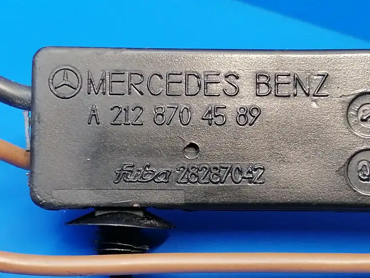 Mercedes-Benz E W212 (2009 - 2016) A2128704589 Усилитель антенны — фото 3