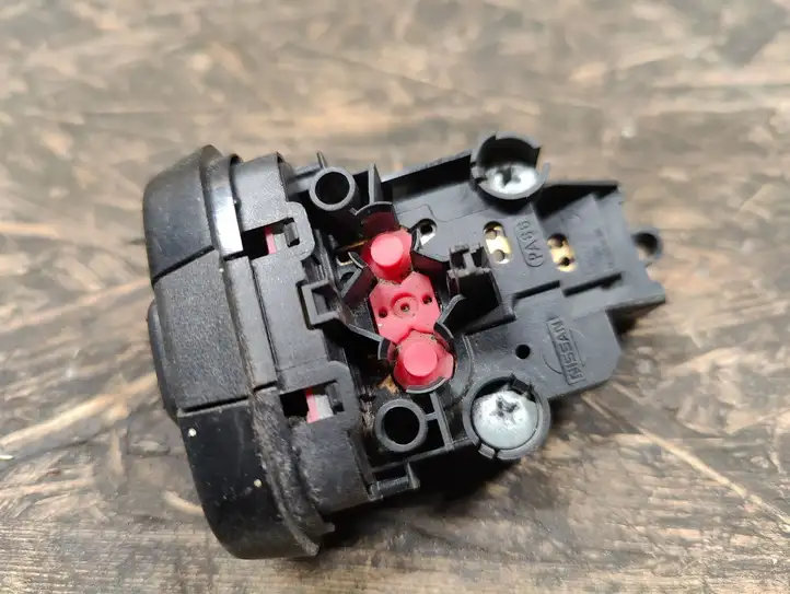 Nissan X-Trail T30 (2001 - 2007) 54355381B Кнопки на рулевом колесе — фото 3