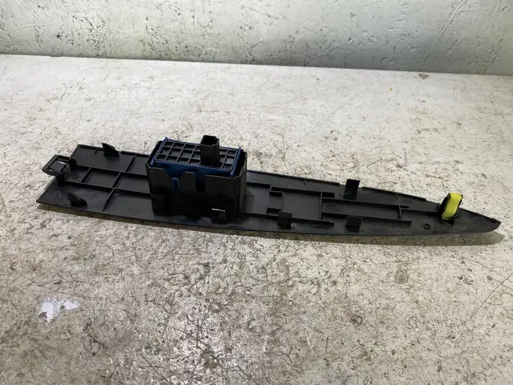 Toyota Avensis T270 (2009 - 2012) 7423105220 Блок кнопок стеклоподъемников — фото 3