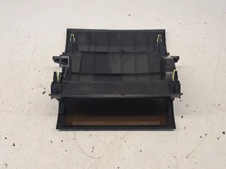 Toyota Prius (XW20) (2003 - 2009) 5542047010 Крышка бардачка — фото 2