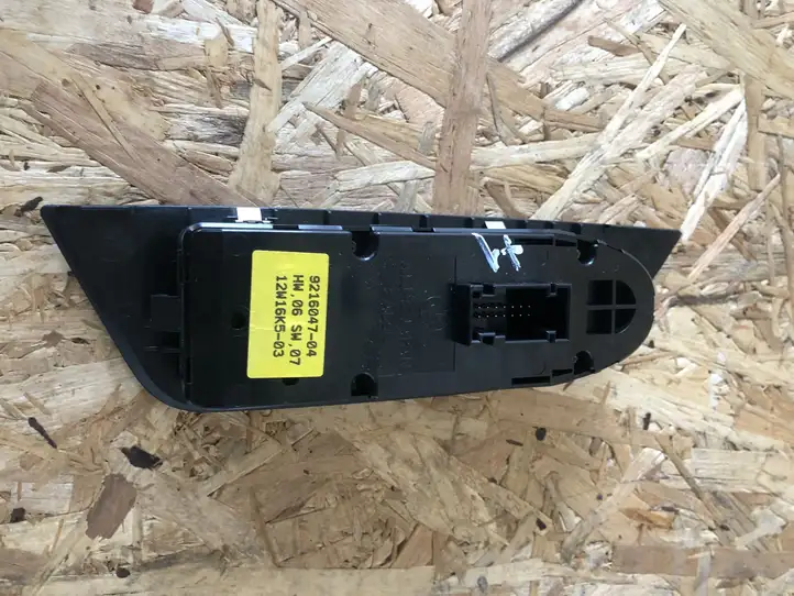 BMW X1 E84 (2009 - 2015) 9216047 Кнопка стеклоподъемников — фото 3