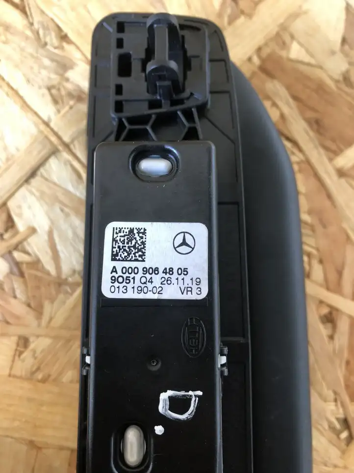 Mercedes-Benz A W177 (2018 - ) A0009064805 Потолочная ручка задняя — фото 2