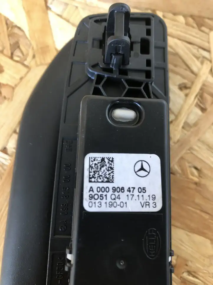 Mercedes-Benz A W177 (2018 - ) 0009064705 Потолочная ручка задняя — фото 2