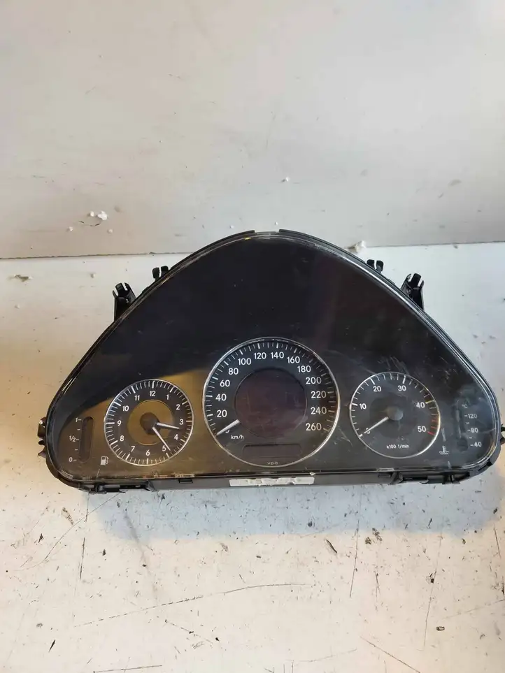 Mercedes-Benz E W211 (2002 - 2009)  A2115405611 Спидометр (приборный щиток)