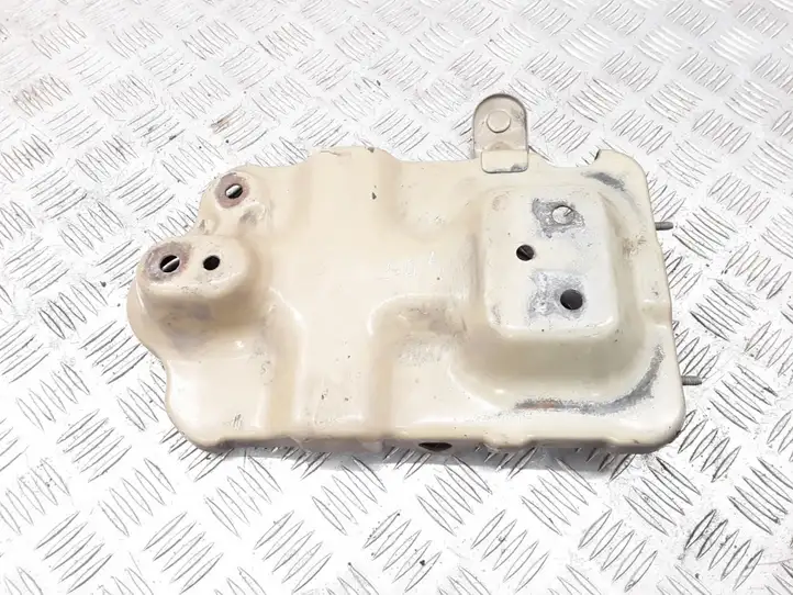 Opel Antara (2006 - 2011)   Платформа крепления аккумулятора