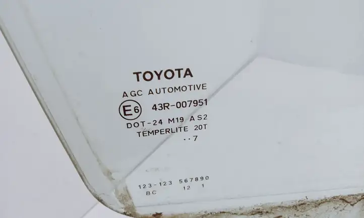 Toyota Auris 150 (2006 - 2012) Стекло передней двери — фото 2