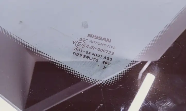 Nissan Qashqai (2010 - 2013) Заднее боковое стекло — фото 3