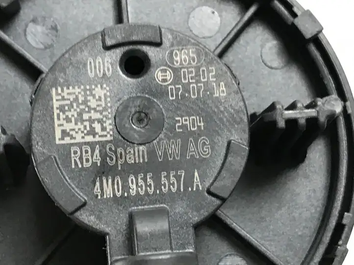 Audi A4 S4 B9 (2015 - 2019) 4M0955557A Датчик удара SRS — фото 3