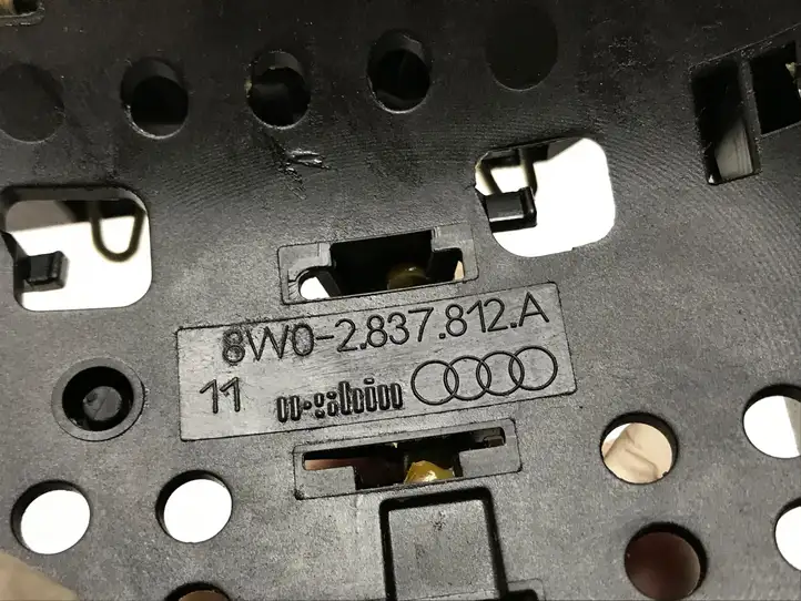 Audi A4 S4 B9 (2015 - 2019) 8W0837812A Крепление наружной ручки передней двери — фото 4