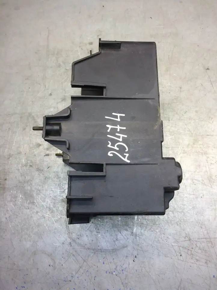Ford Fiesta (2000 - 2005) 2S6T10723CC Площадка аккумулятора — фото 3
