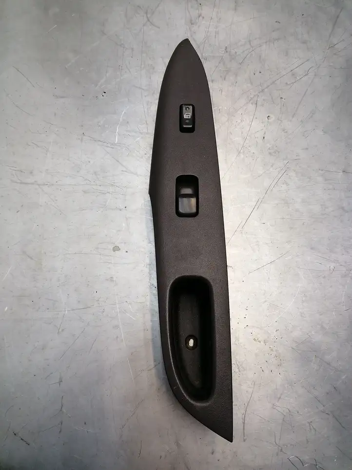 Toyota Prius (XW10) (1997 - 2003) 7423147030 Блок кнопок стеклоподъемников — фото 1