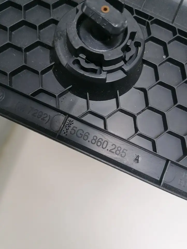 Volkswagen Golf VII (2013 - 2019) 5G6860285A Прочая отделка багажника — фото 2