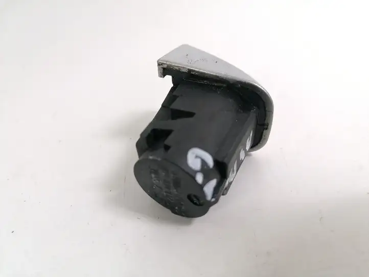 Audi A4 S4 B8 8K (2007 - 2011) 8T0837167A Накладка ручки двери — фото 2