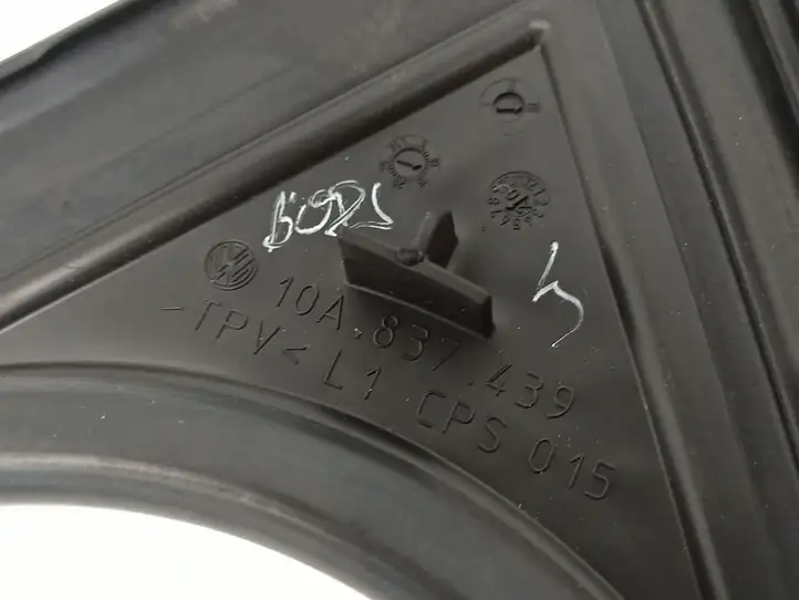 Volkswagen ID.3 (2019 - ) 10A837439 Уплотнитель стекла передней двери — фото 2