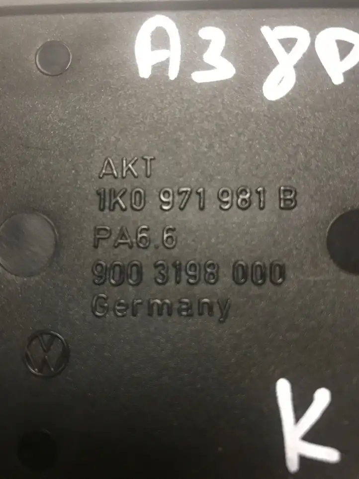 Audi A3/S3 8P (2008 - 2013) 1K0971981B Прочие детали салона — фото 2