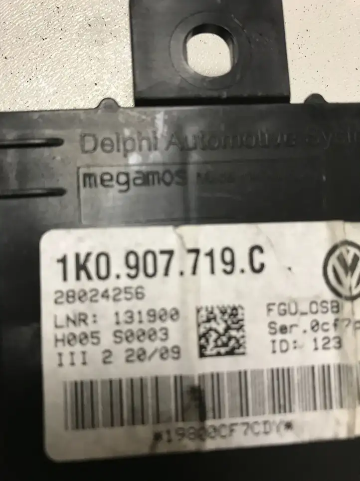 Audi A3/S3 8P (2008 - 2013) 1K0907719C Блок управления сигнализацией — фото 2