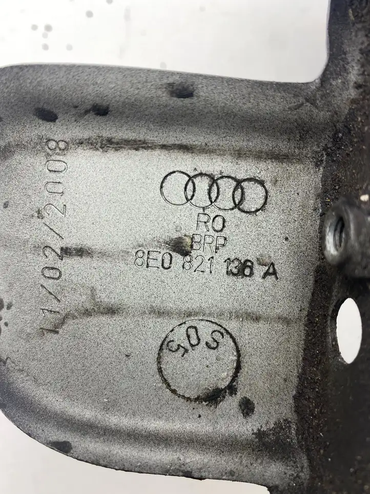 Audi A4 S4 B7 8E 8H (2004 - 2009) 8E0821136A Крепление крыла — фото 2