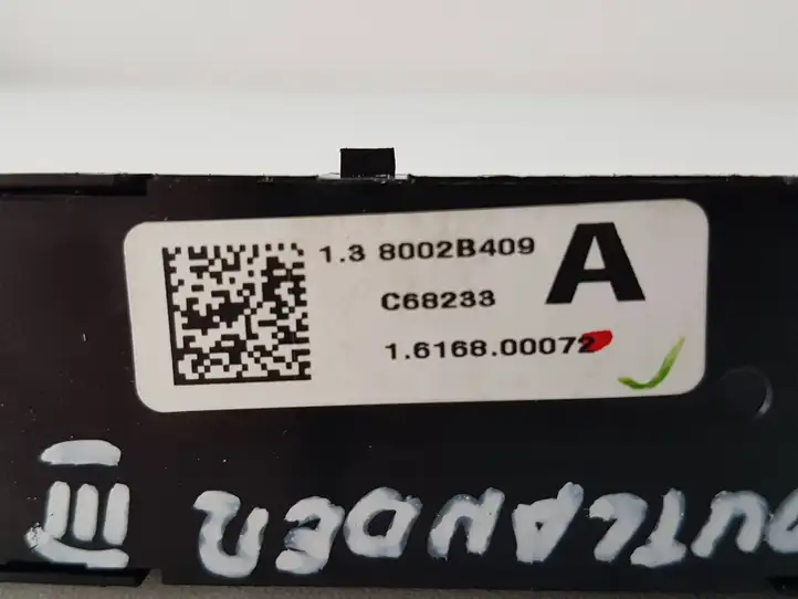 Mitsubishi Outlander (2016 - 2018) 8002B409 Включатель аварийных фонарей — фото 2
