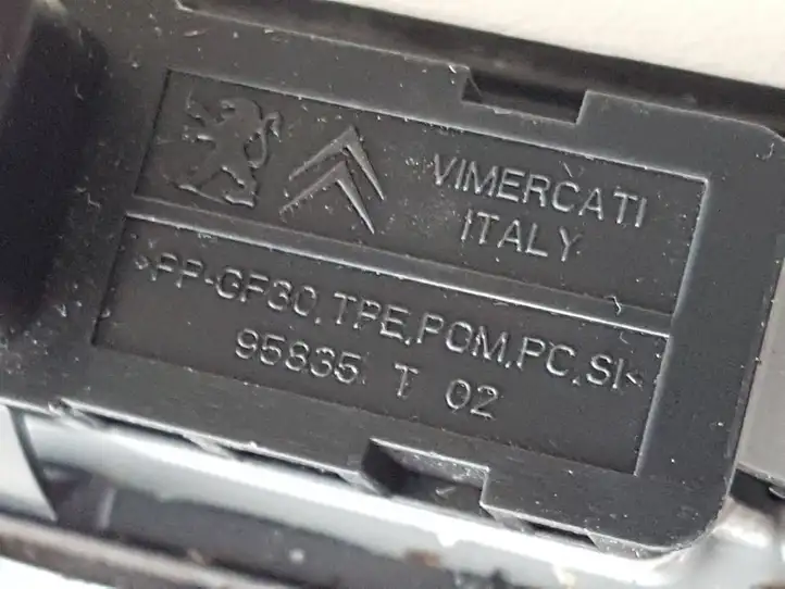 Peugeot 208 (2012 - 2015) 95835T Ручка крышки багажника — фото 2