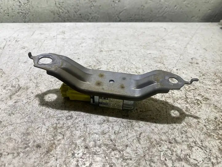 Toyota Prius (XW20) (2003 - 2009) 8983347030 Датчик удара SRS — фото 2