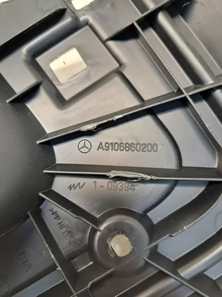 Mercedes-Benz Sprinter W907 W910 (2018 - ) A9106860200 Верхняя обшивка стойки B — фото 2