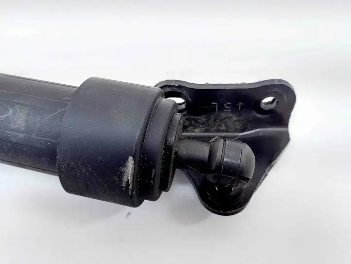 Toyota Yaris XP210 (2020 - ) 6892052030 Амортизатор крышки багажника — фото 4
