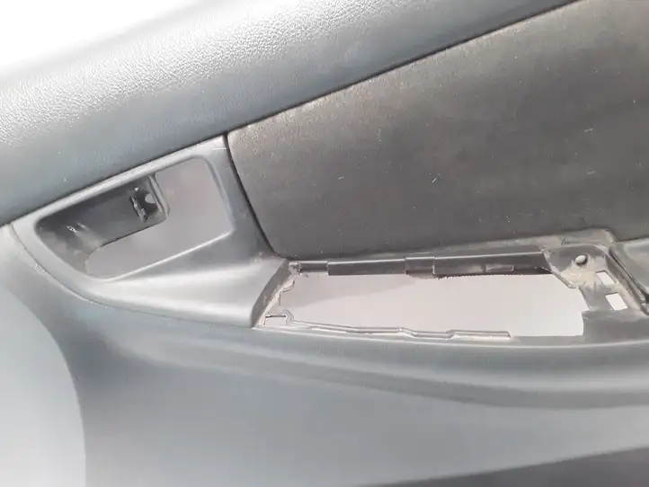 Toyota Corolla E120 E130 (2004 - 2007) 6776302070A Обшивка передней двери — фото 7