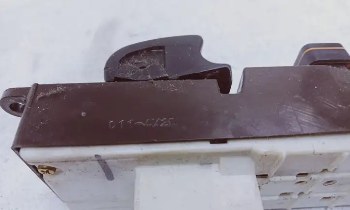 Toyota Yaris (1999 - 2003) 0114X2D Блок кнопок стеклоподъемников — фото 4