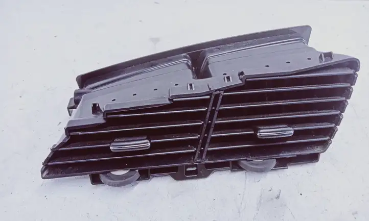 Peugeot 5008 (2009 - 2013) Центральный воздушный дефлектор — фото 1