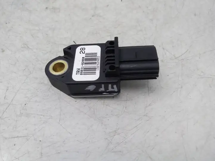 Toyota Auris 150 (2006 - 2012) 8983102080 Датчик удара SRS — фото 3