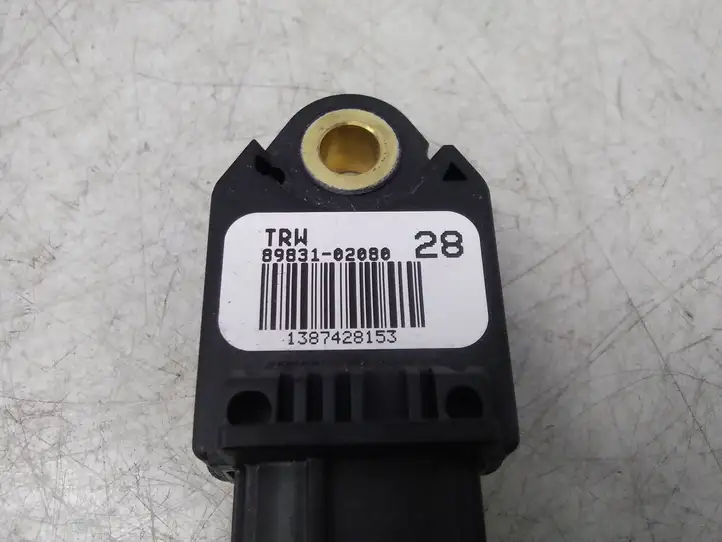 Toyota Auris 150 (2006 - 2012) 8983102080 Датчик удара SRS — фото 2