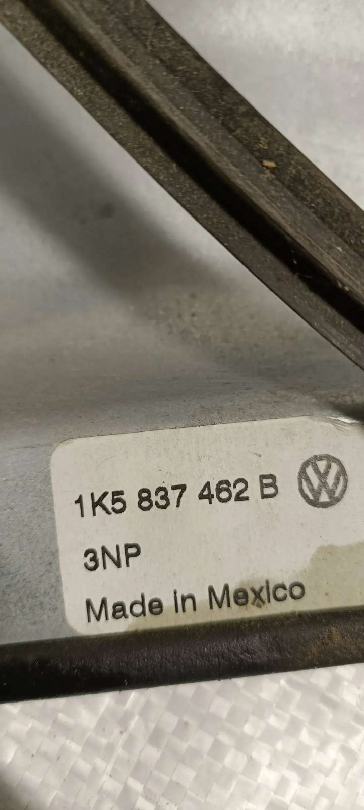 1K5837462B Volkswagen Golf V Priekinis el. lango pakėlimo mechanizmas be varikliuko