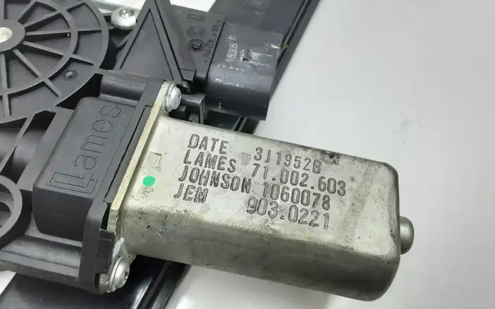 BMW 3 E90 E91 (2005 - 2012)  1060078 Передний комплект электрического механизма для подъема окна