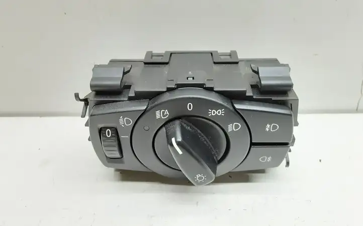 BMW 3 E90 E91 (2005 - 2012) 6932792 Включатель фонарей — фото 1