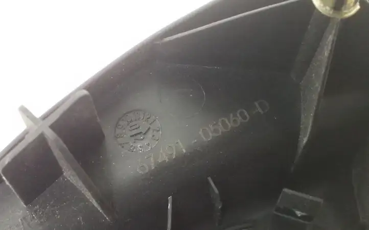 Toyota Avensis T250 (2003 - 2006) 6749105060D Прочая отделка передней двери — фото 4