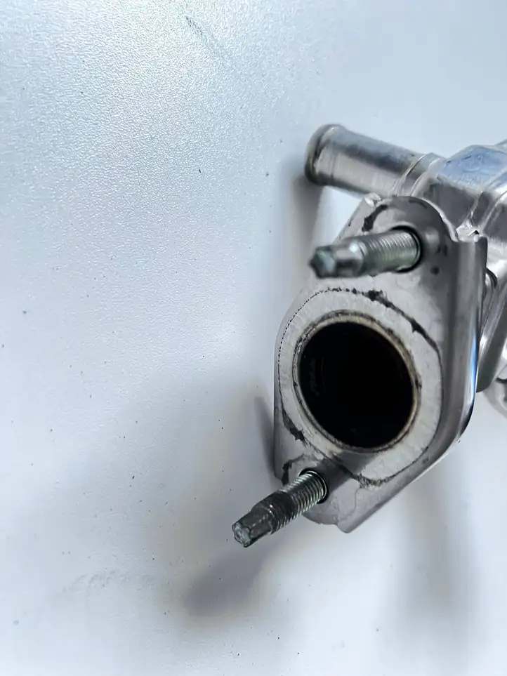 Toyota Prius (XW30) (2009 - 2015) 2560137010 Охладитель клапана EGR — фото 6