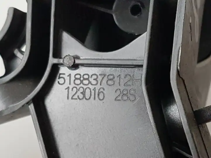 Volkswagen PASSAT B8 (2015 - ) 518837812H Наружная ручка двери — фото 2