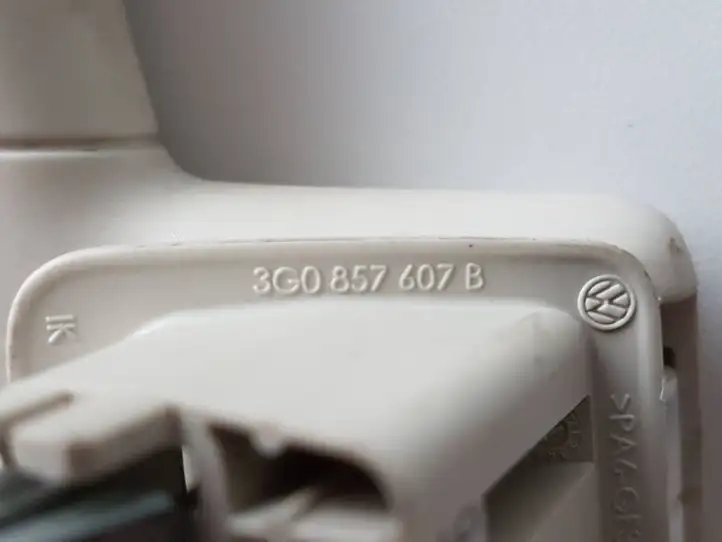 Volkswagen PASSAT B8 (2015 - )  3G0857607B Передняя ручка