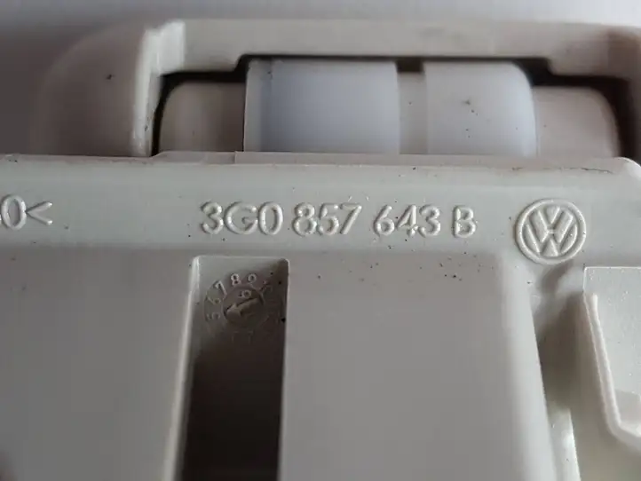 Volkswagen PASSAT B8 (2015 - ) 3G0857643B Потолочная ручка задняя — фото 2