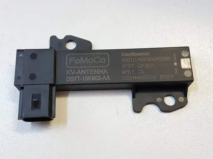 Ford Focus (2019 - )  DS7T15K603AA Усилитель антенны