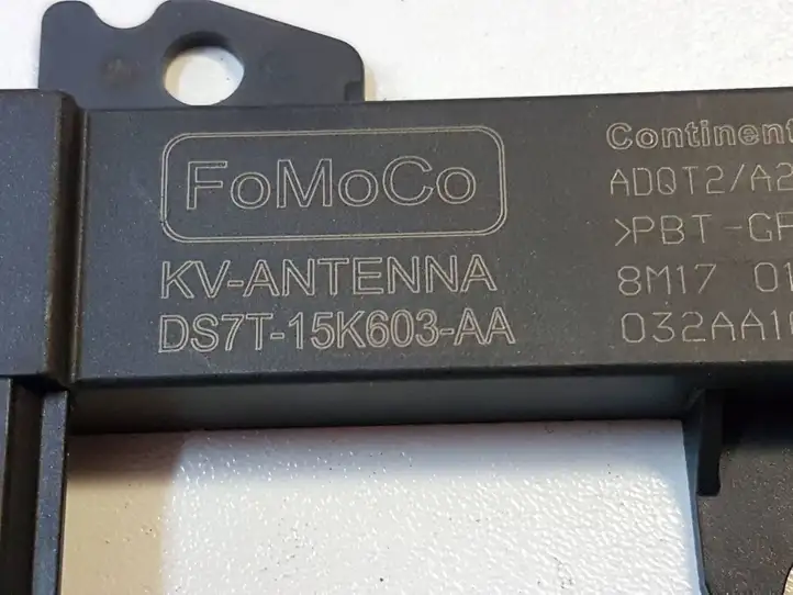 Ford Focus (2019 - )  DS7T15K603AA Усилитель антенны