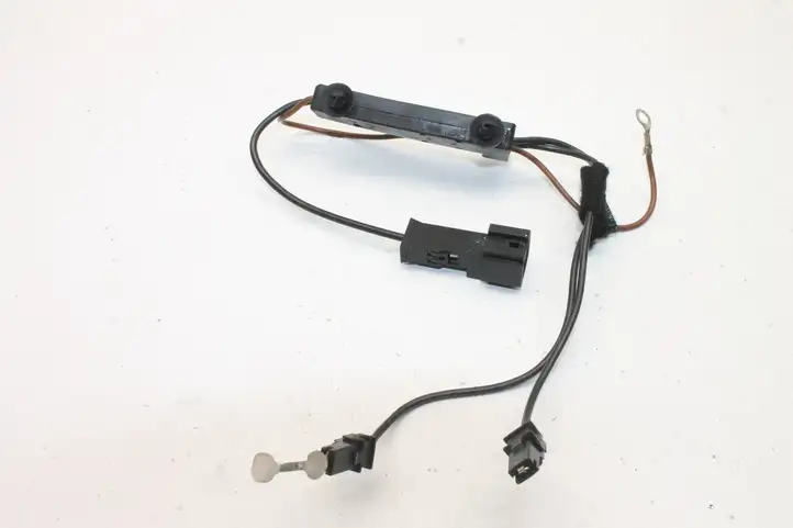 Mercedes-Benz C W204 (2007 - 2014) A2048708490 Усилитель антенны — фото 2